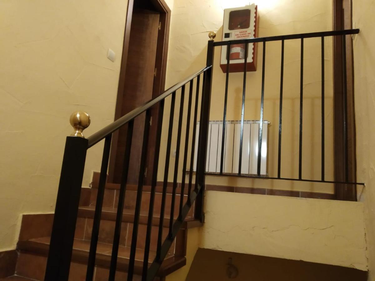 Viv. De Uso Turístico Fuente el Tejo - Casa Ana Burgohondo Exterior foto